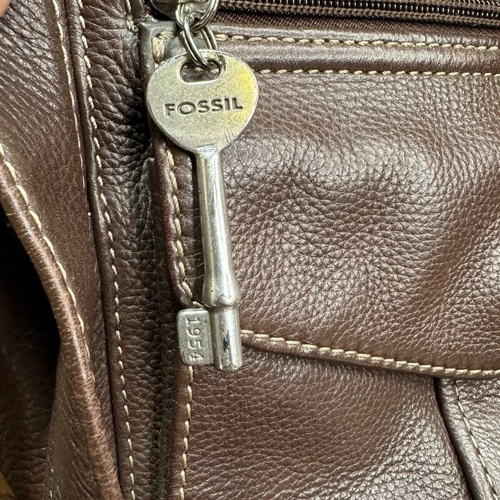 Fossil‎ Shoulder Bag in Brown Leather with Silver Hardware